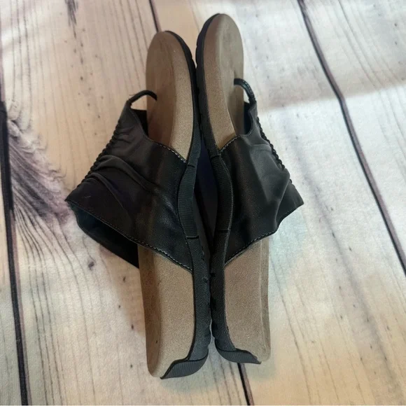 TAOS Gift 2 Black Leather T-Post Thong Slide Low Heel Sandals Size US 11 EU 42 - Picture 5 of 9